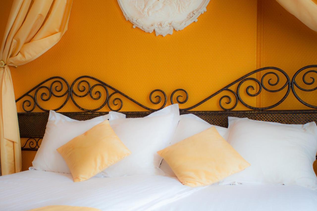 Chateau De Moulin Le Comte 4*