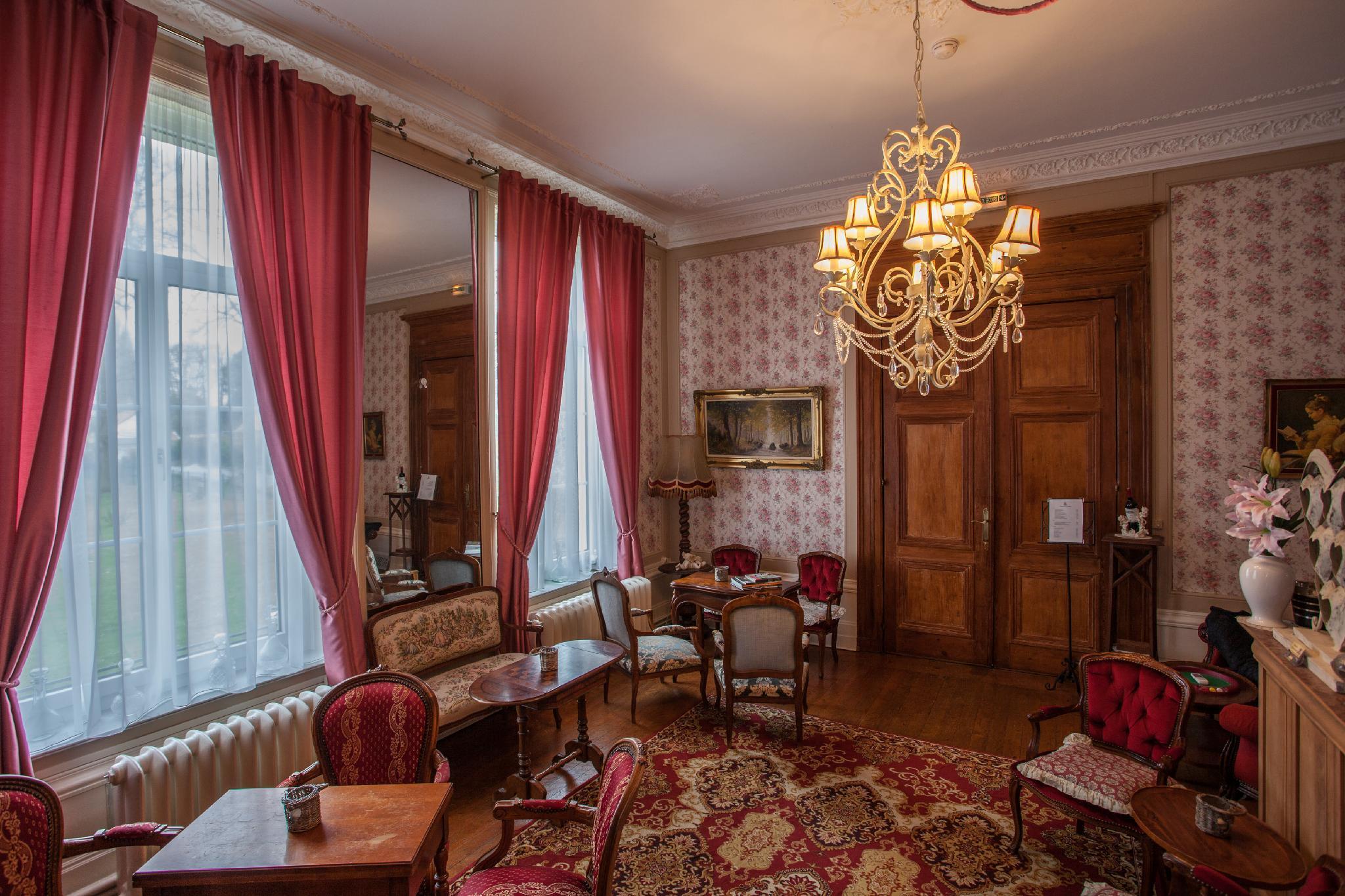 Chateau De Moulin Le Comte