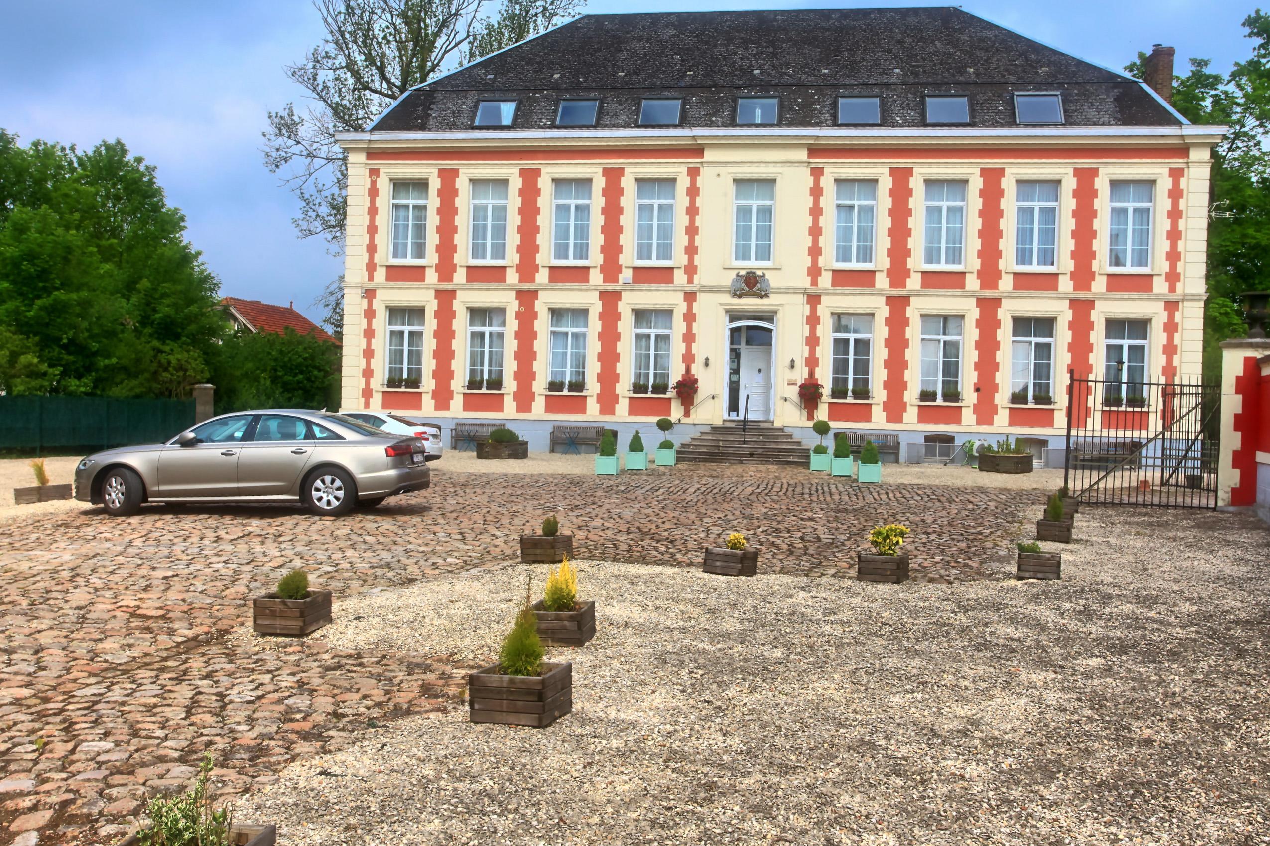 Chateau De Moulin Le Comte