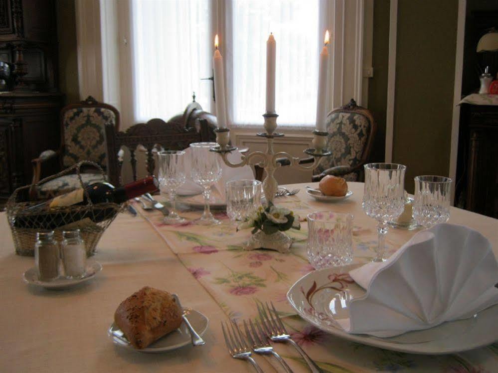 Chateau De Moulin Le Comte Aire-sur-la-Lys