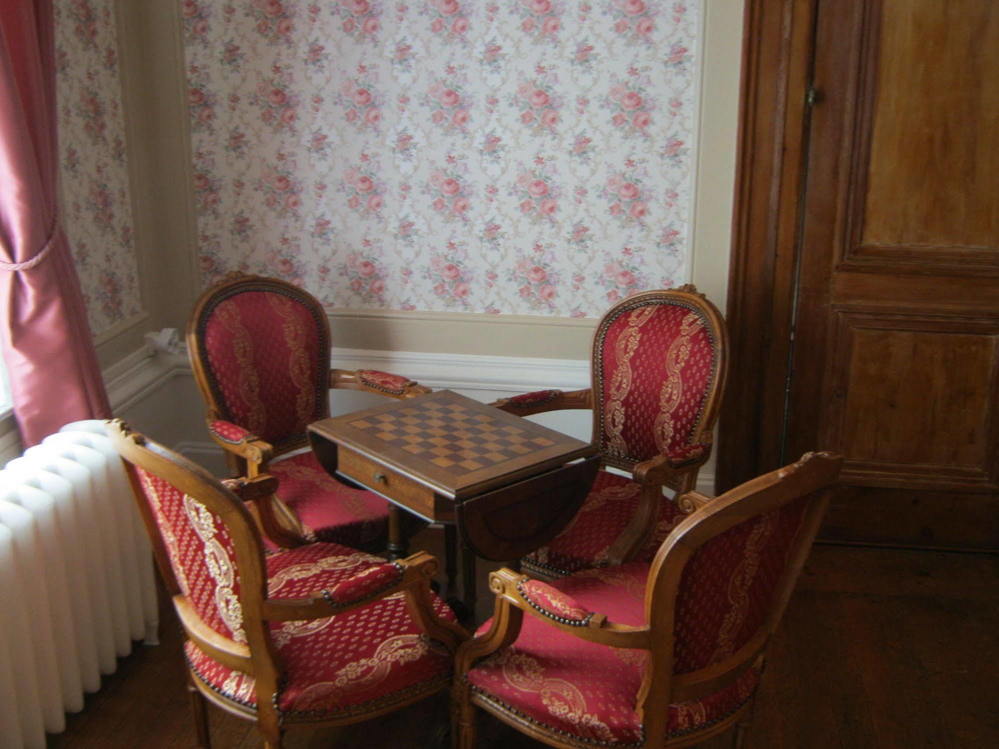 Chateau De Moulin Le Comte Frühstückspension